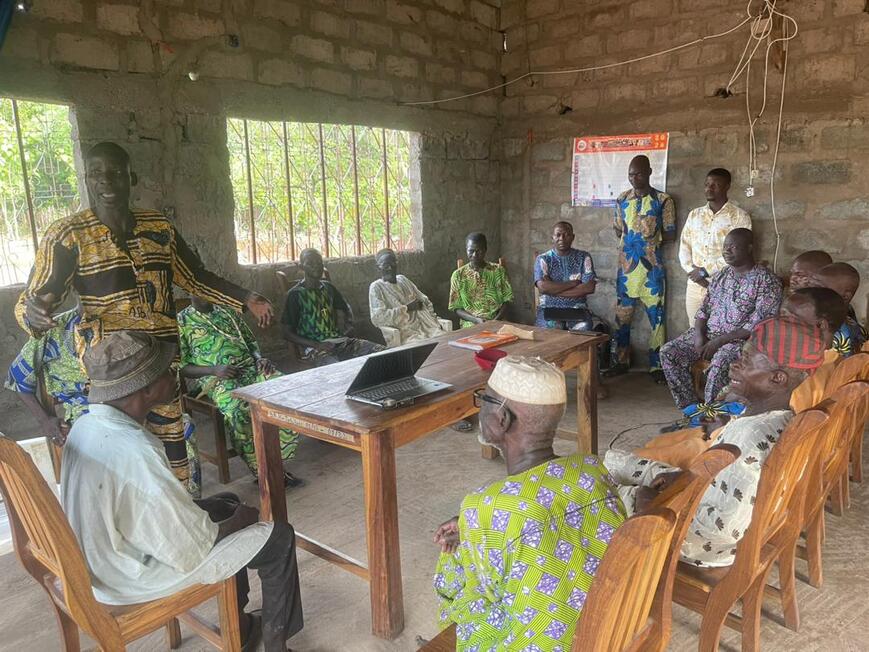 Séance d'échange avec les sages de la communauté